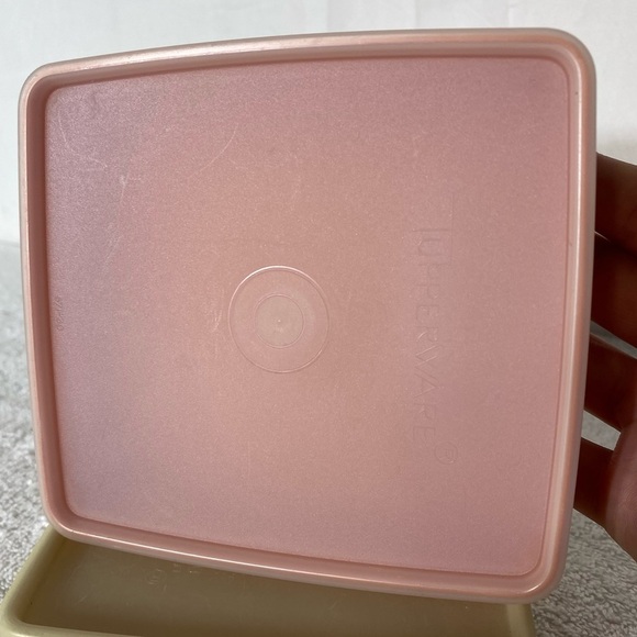 Vintage Tupperware Sandwich Keepers Stackable Square Away Containers W Lids - Picture 7 of 12